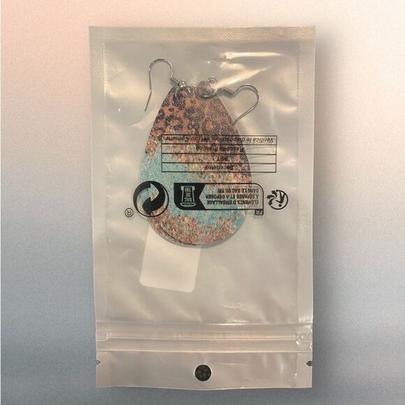 Leopard Pattern BabyBlue, Glittery Drop Hook Lightweight PU Leather Earrings NWT - Picture 7 of 8